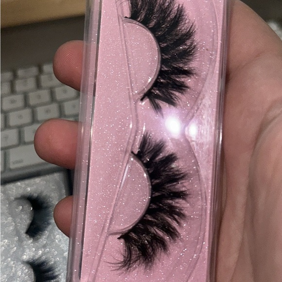 Eyelashes 10 pairs in total, brand new in the box. - Picture 3 of 4